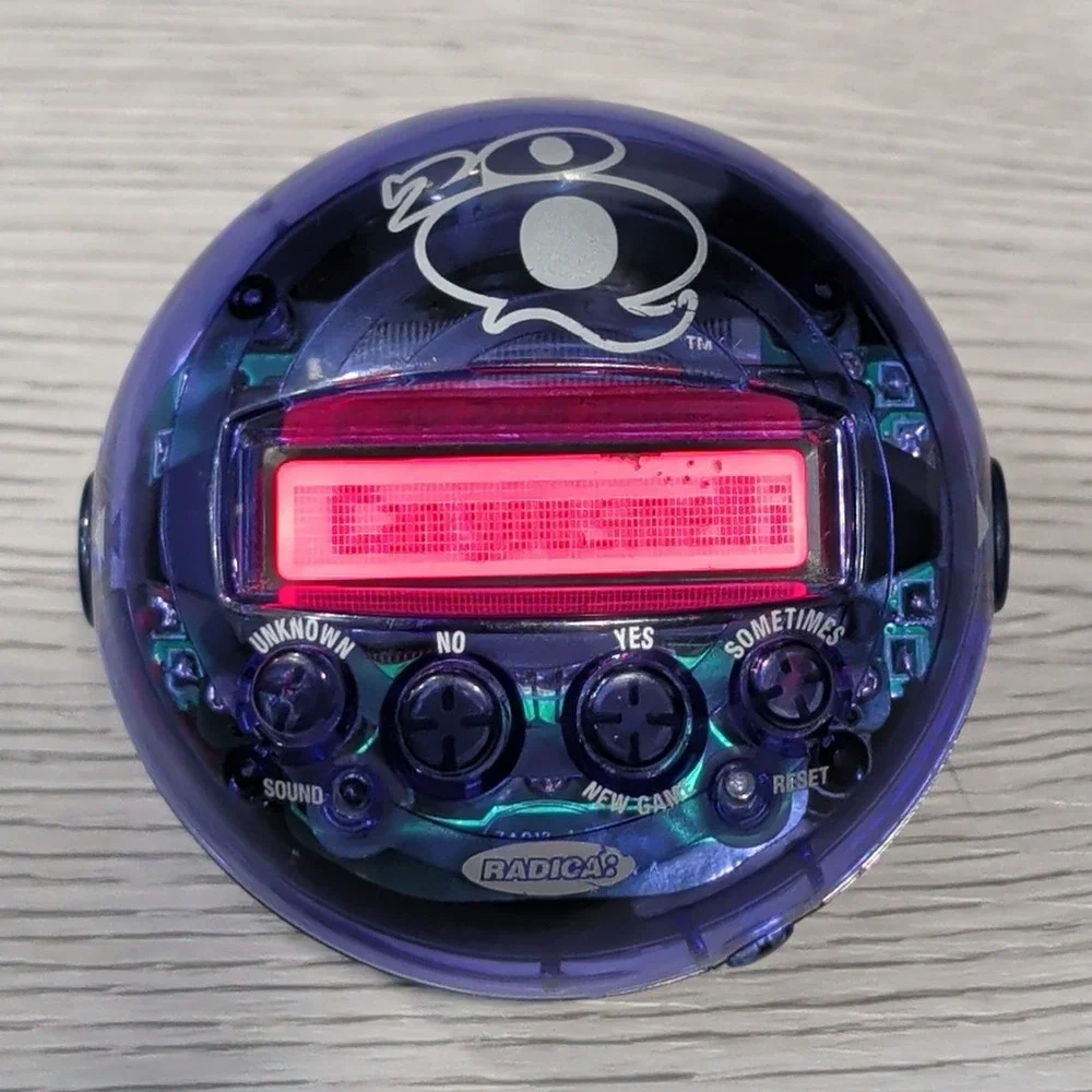 Radica 20Q Handheld Game Purple Electronic Mind Reader Vintage Toy & TESTED